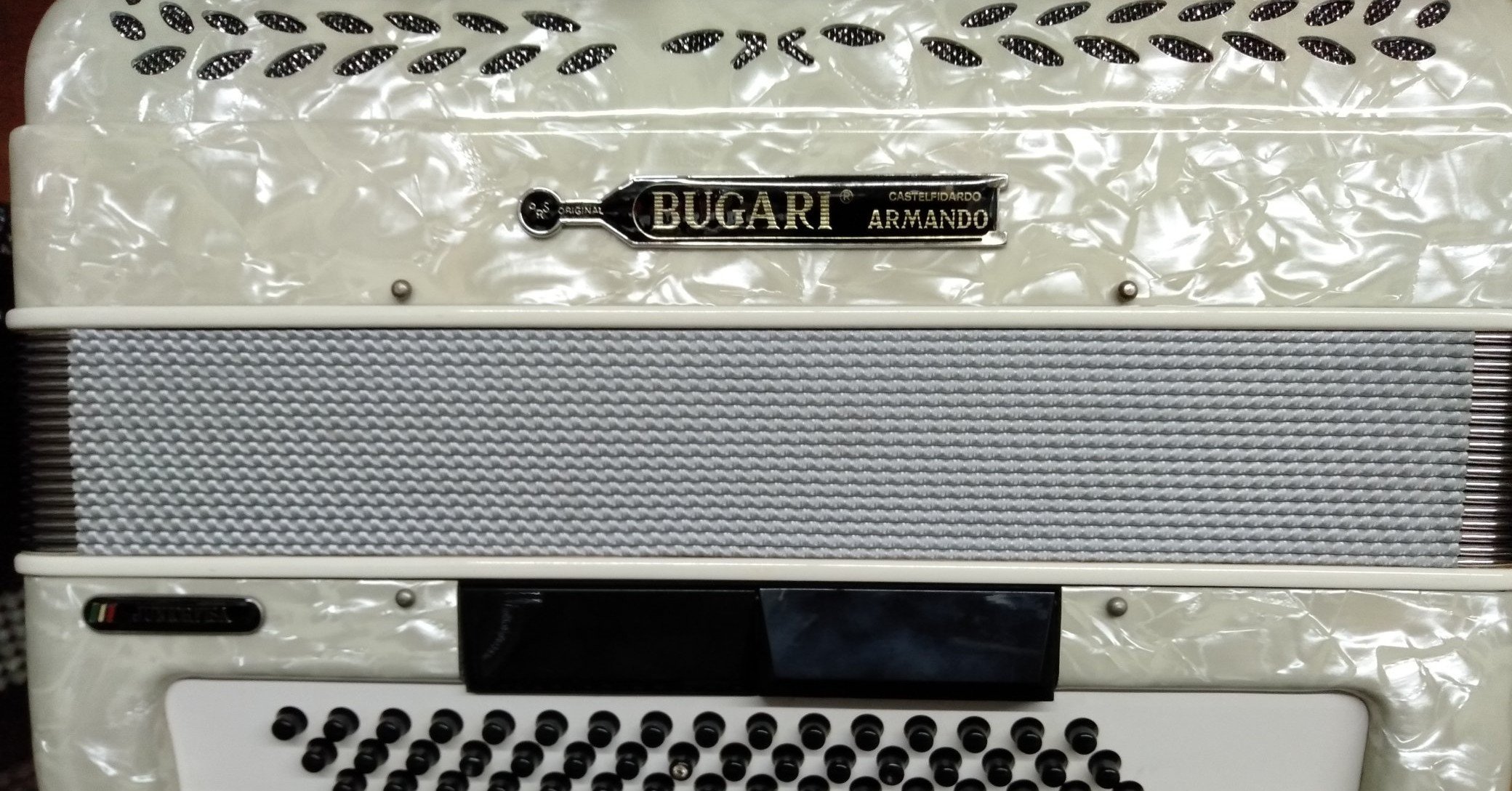 CHANSON アコーディオンMMMミユウゼット.同タイプBUGARIの原型 BUGARI ARMANDO