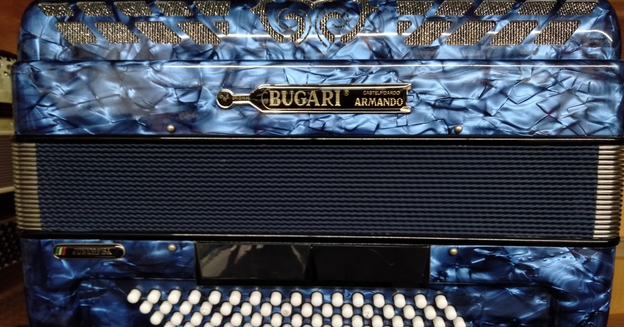 出逢ったアコーディオンたちの紹介 - BUGARI｜アコーディオン