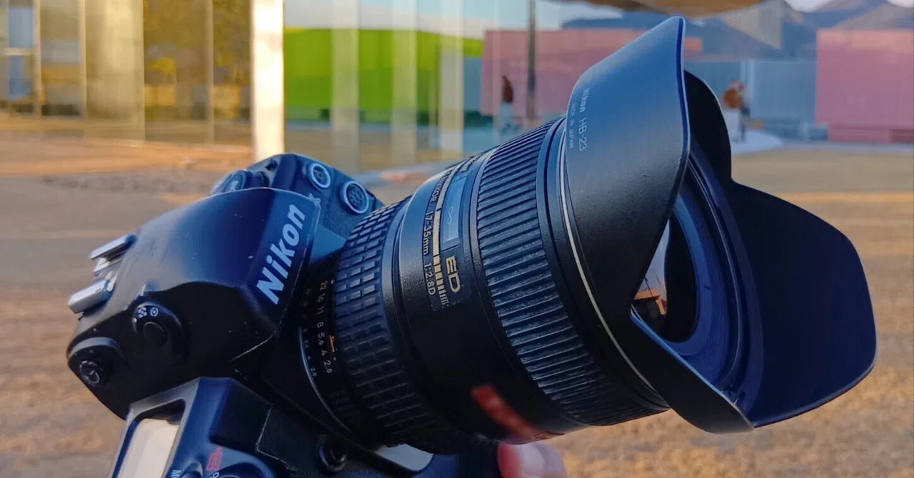 Nikon D1Xで撮る世界で最も美しい美術館｜Mosquito Brain Studio
