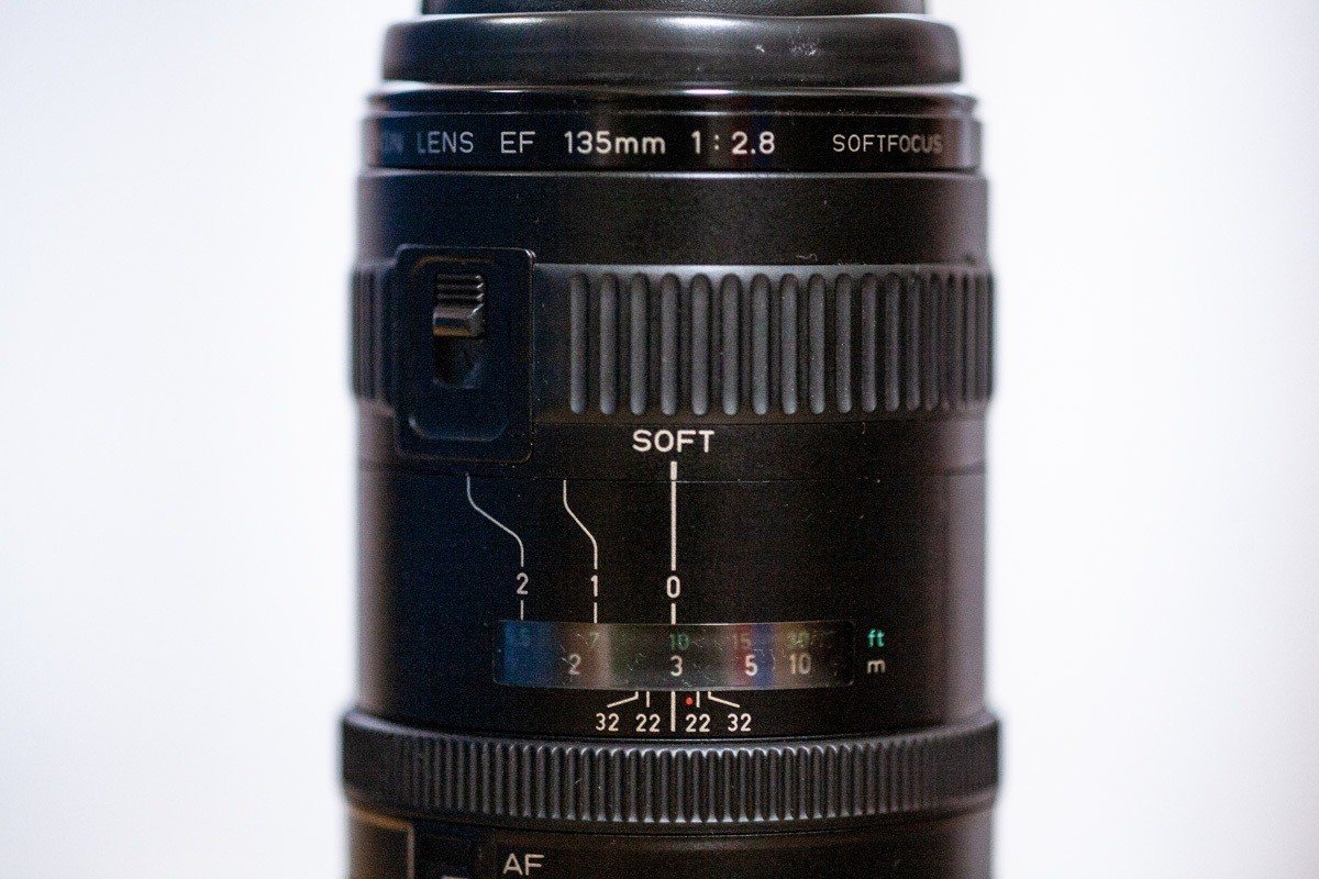 カメラ機材紹介(1)〜レンズ／CANON EF135mm/f2.8 SOFTFOCUS｜Over 