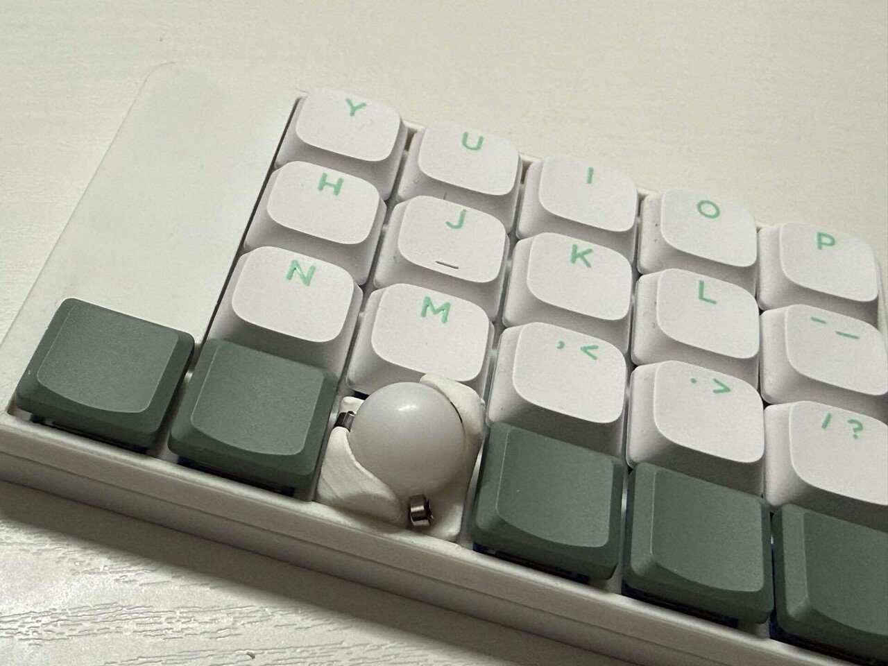 LiNEA40が完全に持ち運び専用のキーボードとして便利だった｜もつ