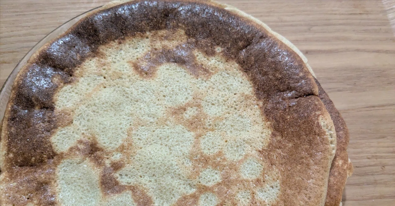 Grinding up leftover oatmeal to make crepes and cakes｜あっこ通信