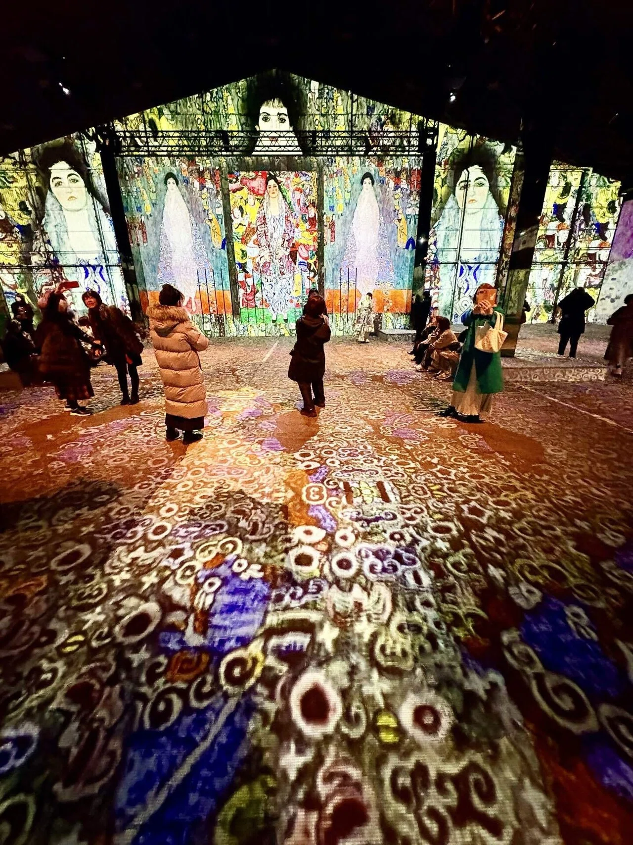 光と影の芸術家たち”THE MOVEUM”～アートや夜景、横浜の魅力