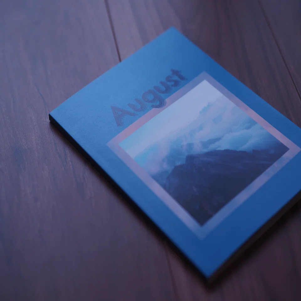 洋書　IN AUGUST COMPANY ZINE『August』｜かたちとなって、手元に届きました｜雲谷ナツ