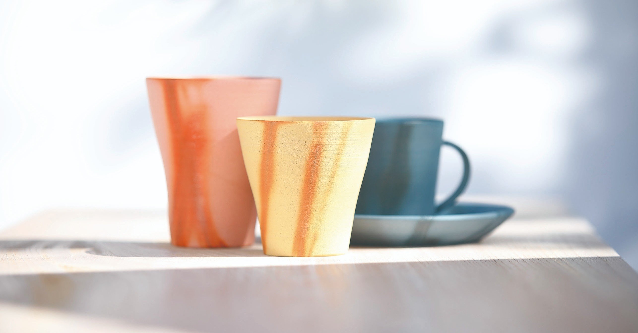 人間国宝の家系が生み出す備前焼の新しい形。色とりどりのマグカップ