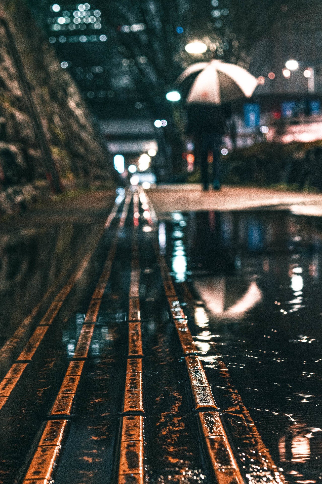水たまりが映すシンメトリー O太郎 Urban Photographer Note