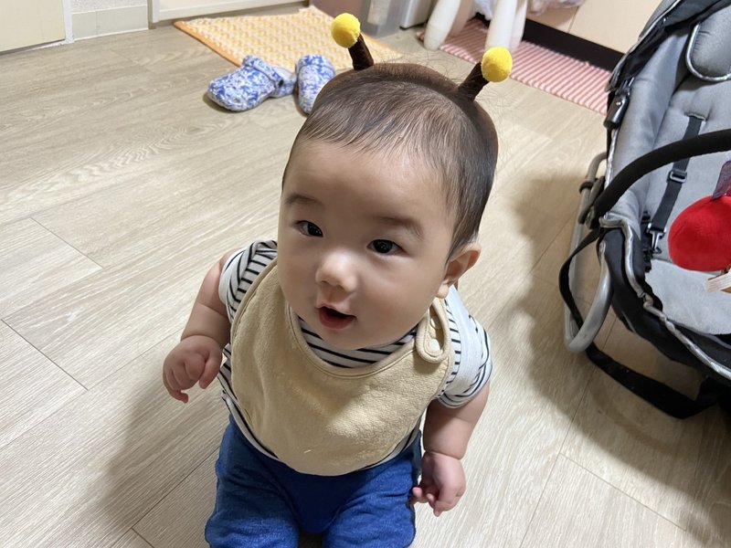 息子 転倒防止クッションを身に着ける 中村隊長 Note