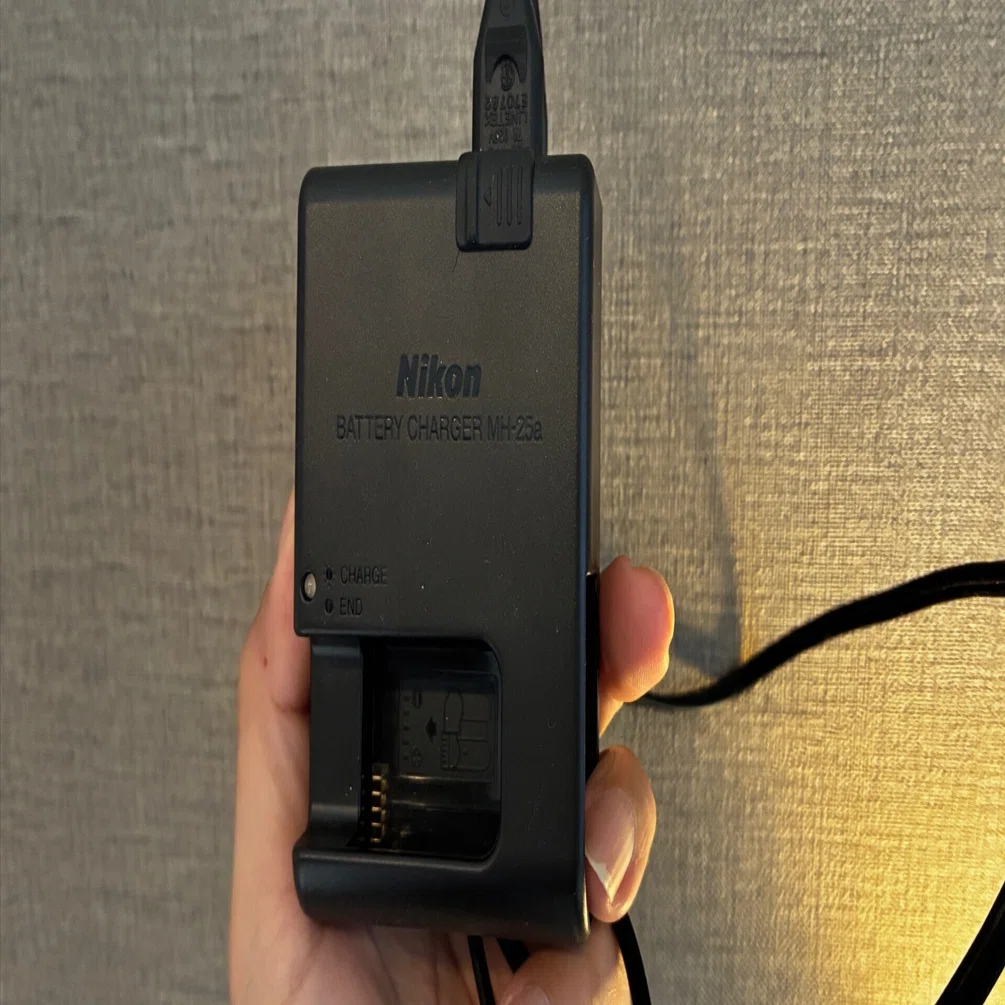 Nikon バッテリーチャージャー MH-25aを、あえて選ぶ理由｜KOU