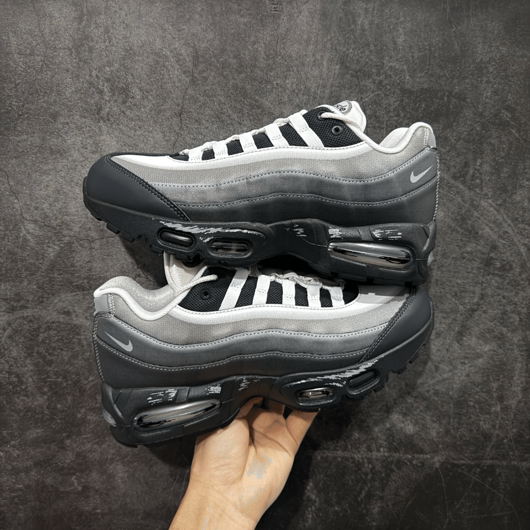 遊戯王 × ナイキ エアマックス95 