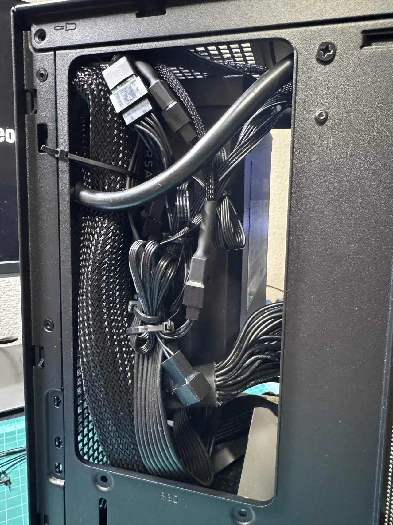 自作PC】古いRYZENと今どきのパーツでカッコいいPCを作りたい｜絢なぎ
