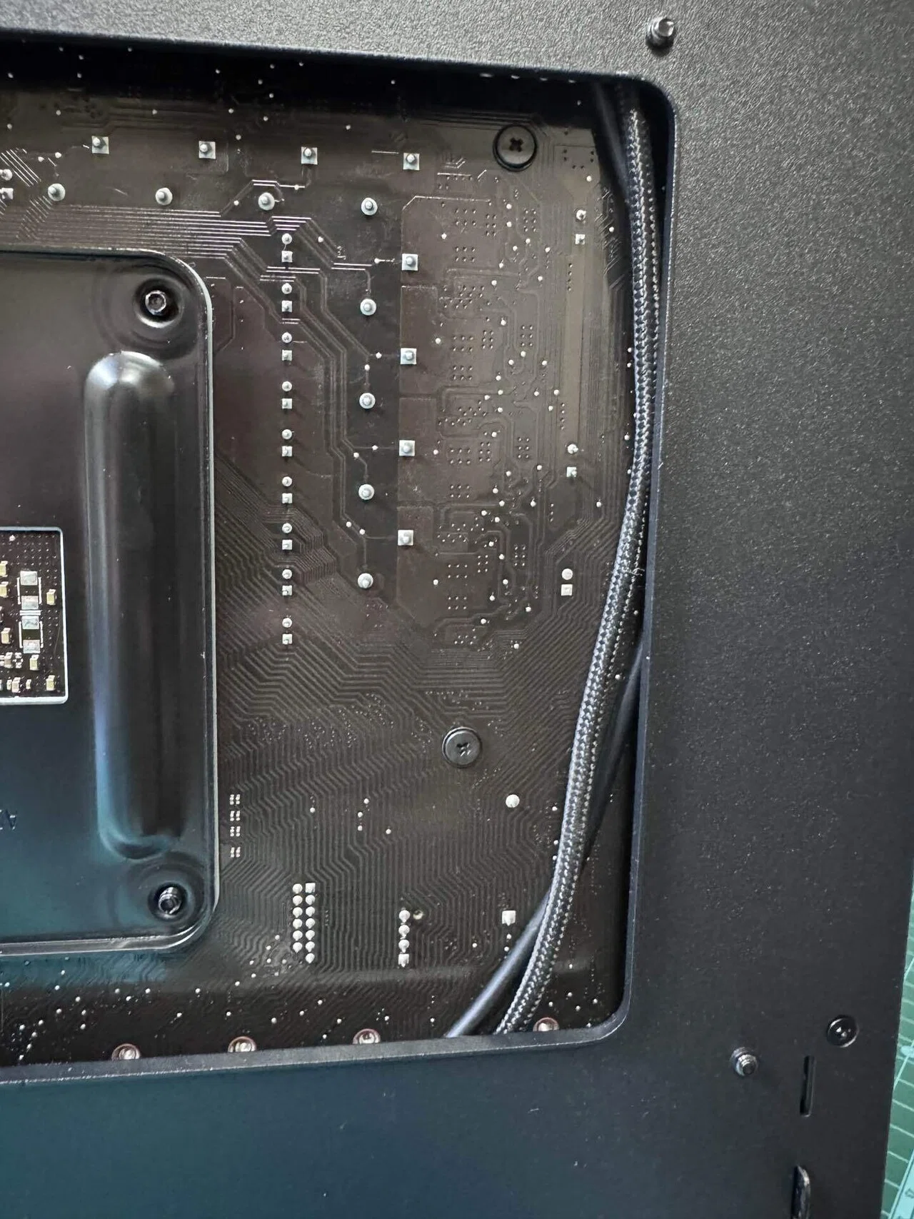 自作PC】古いRYZENと今どきのパーツでカッコいいPCを作りたい｜絢なぎ