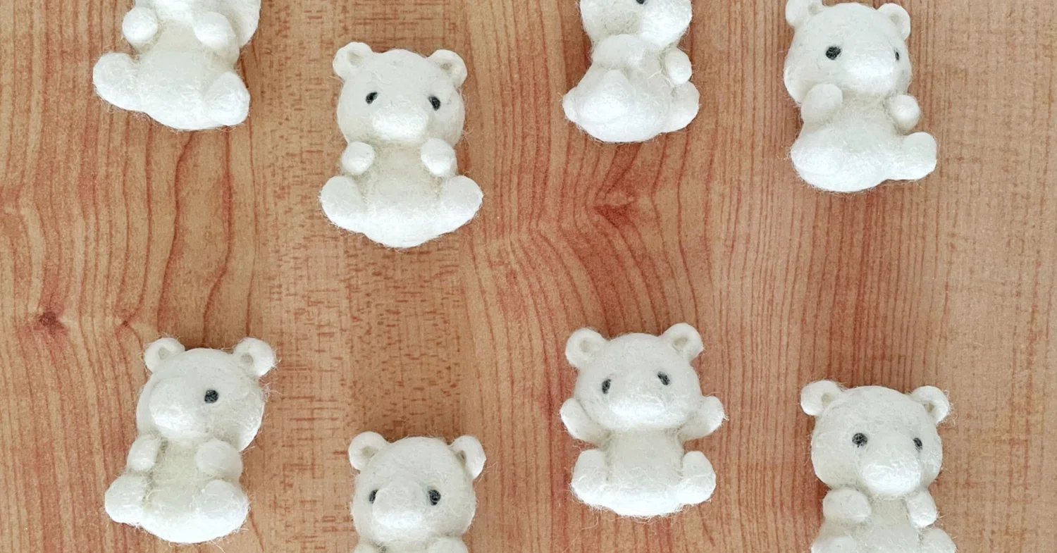 ハンドメイド 石粉粘土と羊毛フェルトでクマ制作中 他｜satoaya