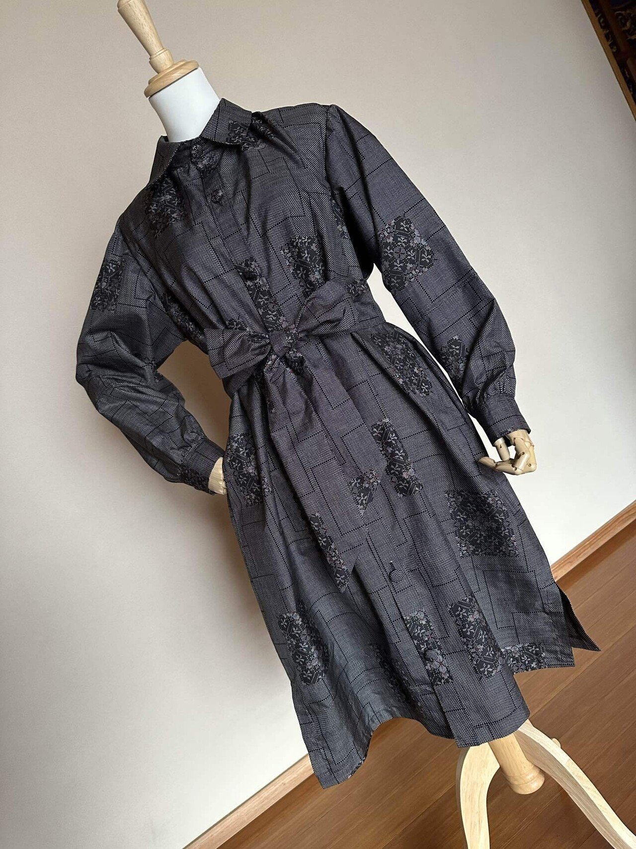 高度な織の技術 大島紬の着物リメイク― 吉田翠香が仕立てる、絹織物の