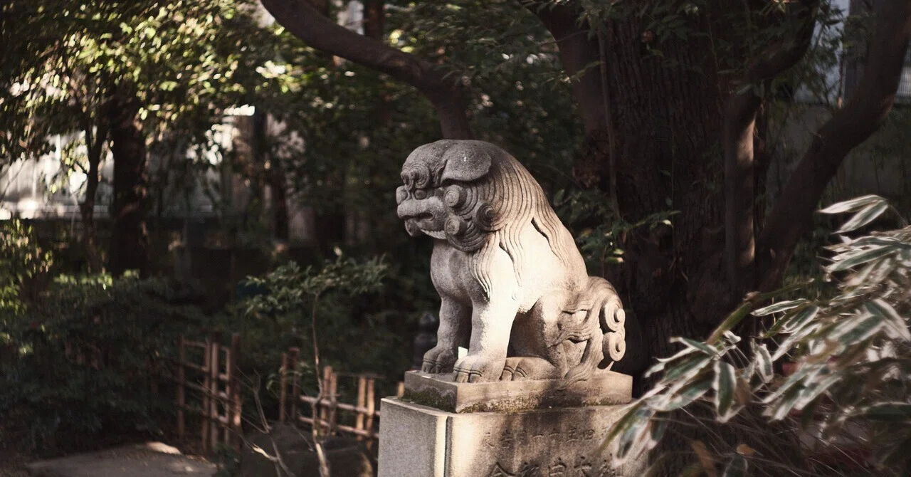 狛犬スナップ｜赤坂氷川神社｜セレナー50mm f1.8｜X-T5｜butchmisao