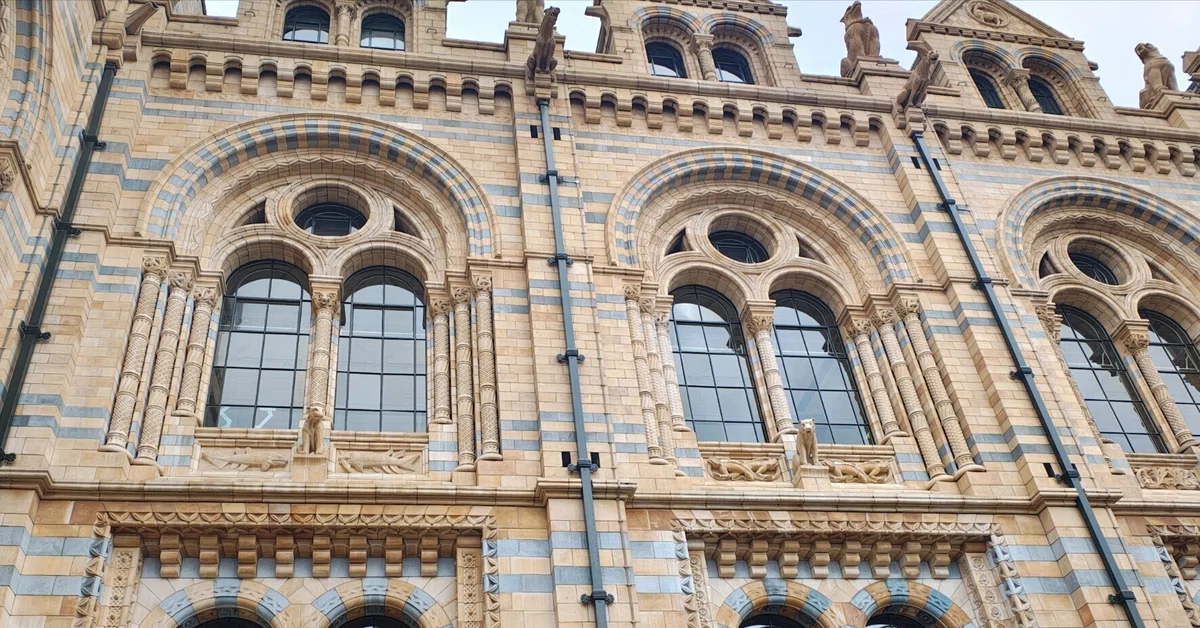 ポケモン×ロンドン自然史博物館コラボグッズのモチーフとなった建築