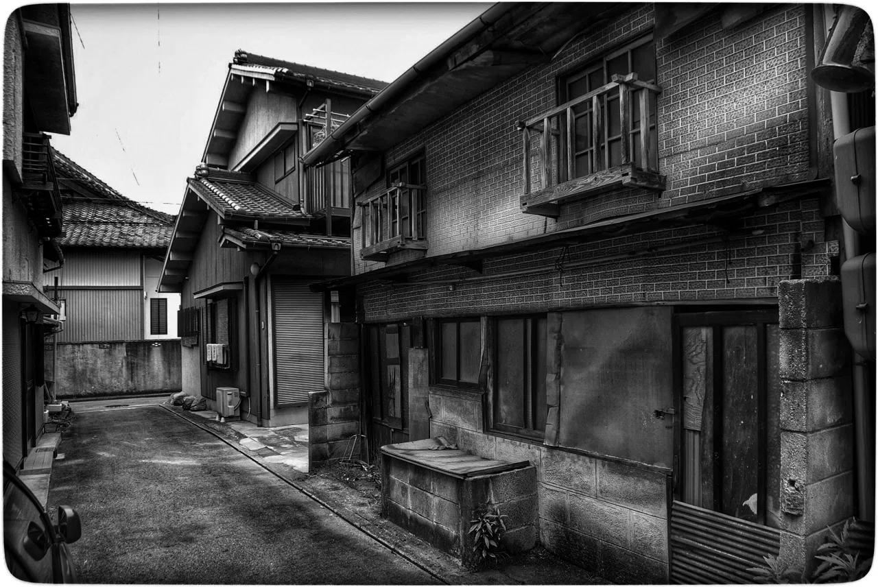 かつて刈谷市の中心だった旧市街の広小路 新栄町界隈 07年6月 ナカムラ 風呂屋の煙突 Note