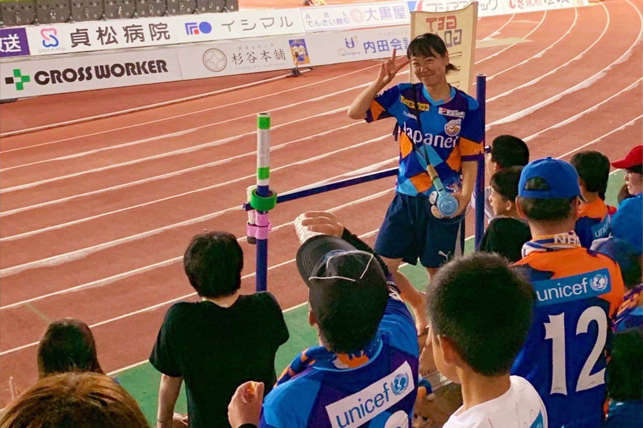 ゴール裏は 誰もが楽しめる場所 19歳女子大生が長崎で広める応援文化 V ファーレン長崎 Nest ネスト サポーターの想いを伝えるメディア Note ゴール裏は 誰もが楽しめる場所 19歳女子大生が長崎で広める応援文化 V ファーレン長崎 Nest ネスト サポーターの想いを伝えるメディア Note