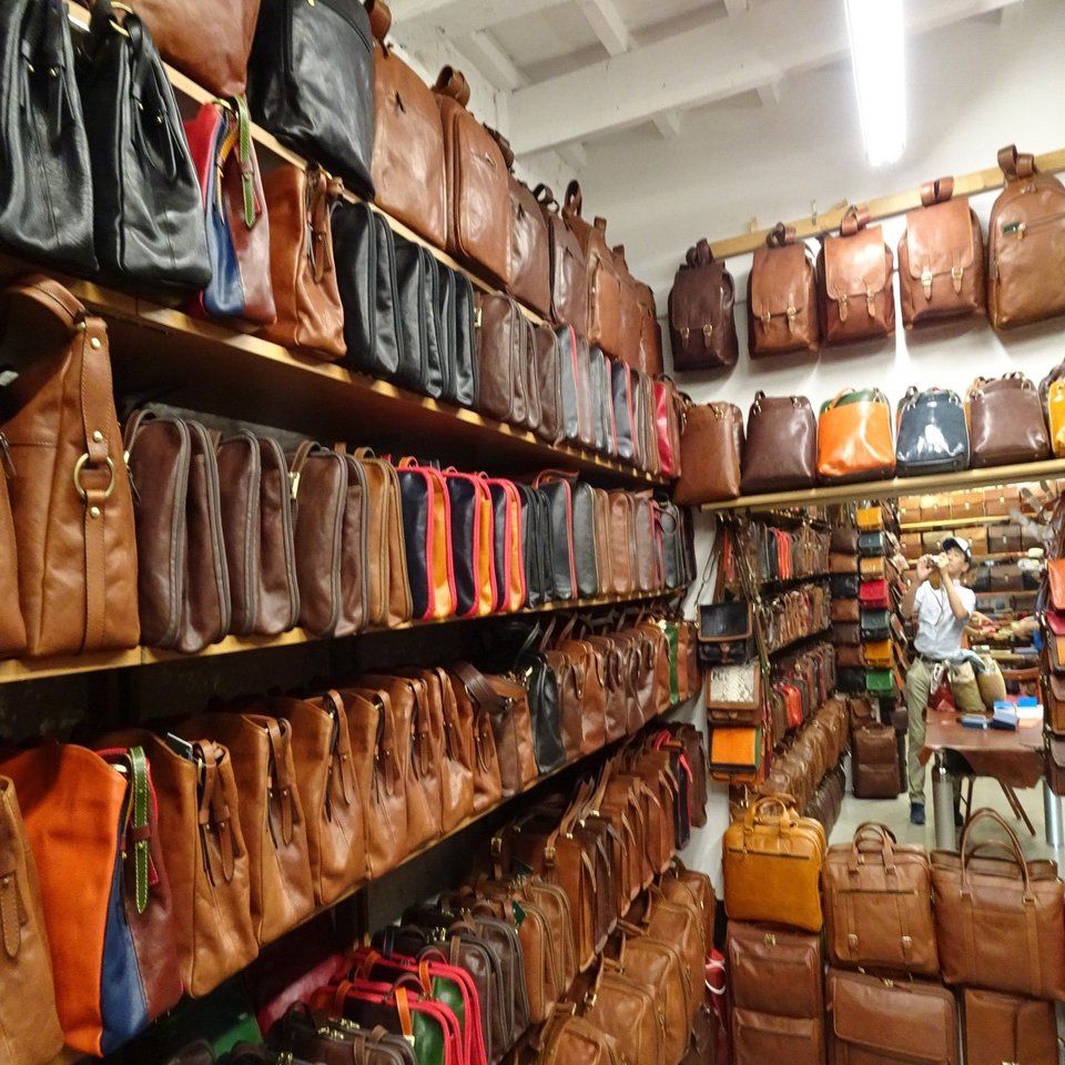 イタリア紀行７ フィレンツェのアリエント通りの露店と中央市場にて 門田和雄 Note