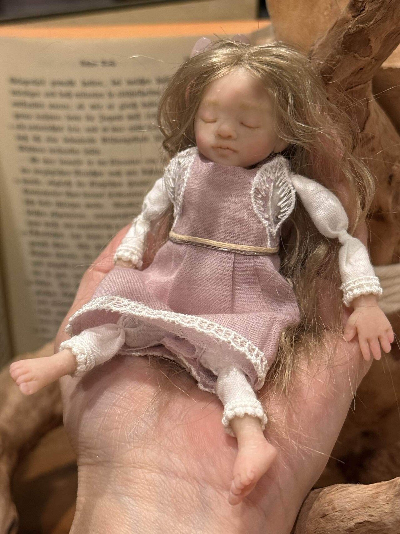 オリジナルドール　創作人形　ハンドメイド　サーニット粘土ドール 心に灯る静かな光を、粘土の形に託して。｜tiaris_doll