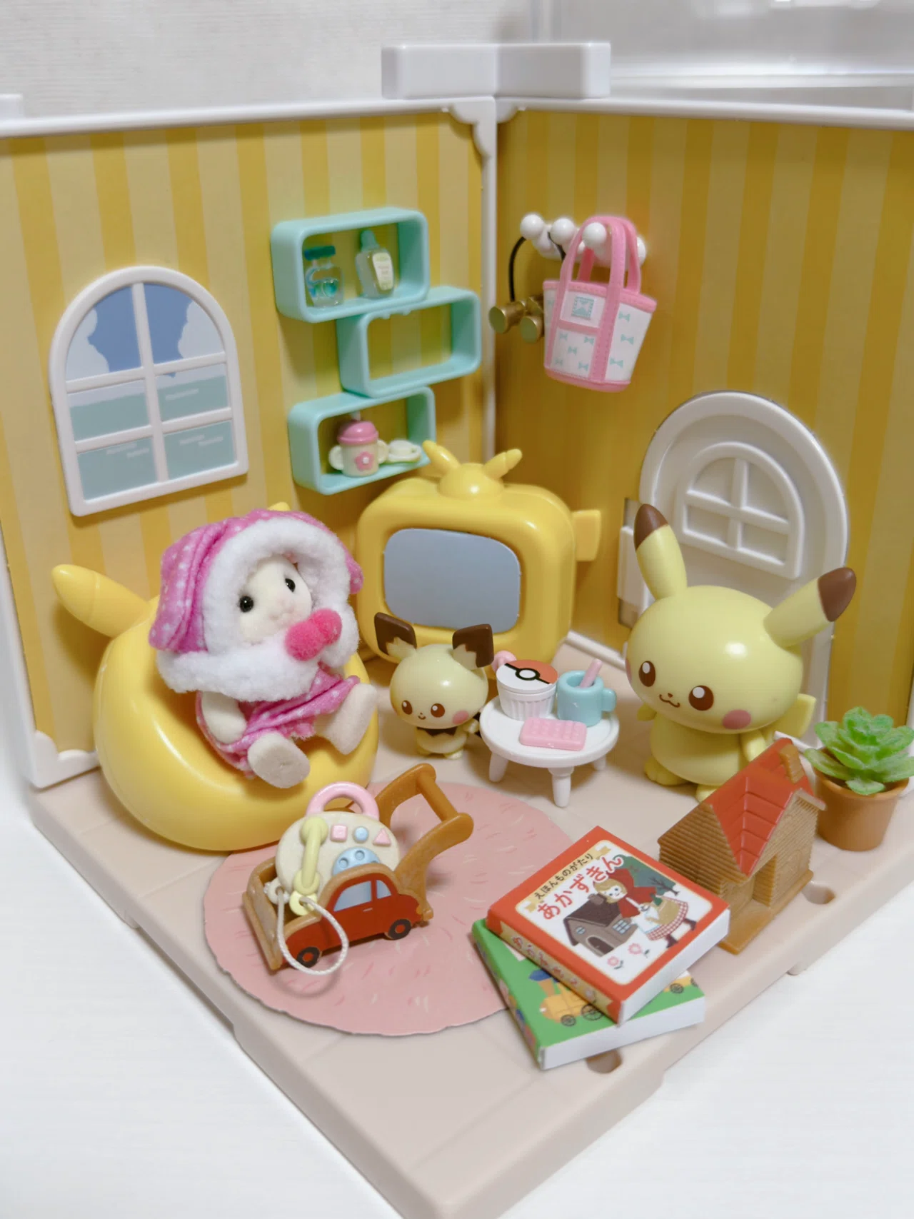 ポケピースのリビングで、シルバニア赤ちゃんのお部屋を作ってみた