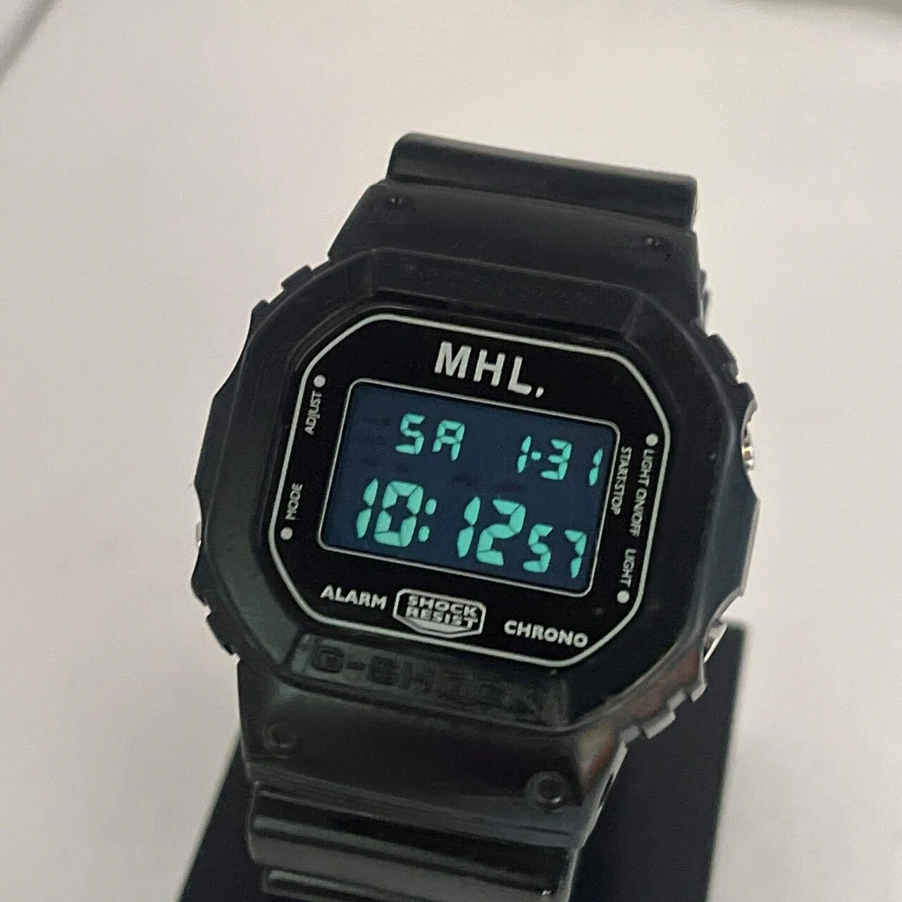 ⌚️ 【名作】G-SHOCK × MHL. ｜日常に溶け込む、究極のミニマリズム 
