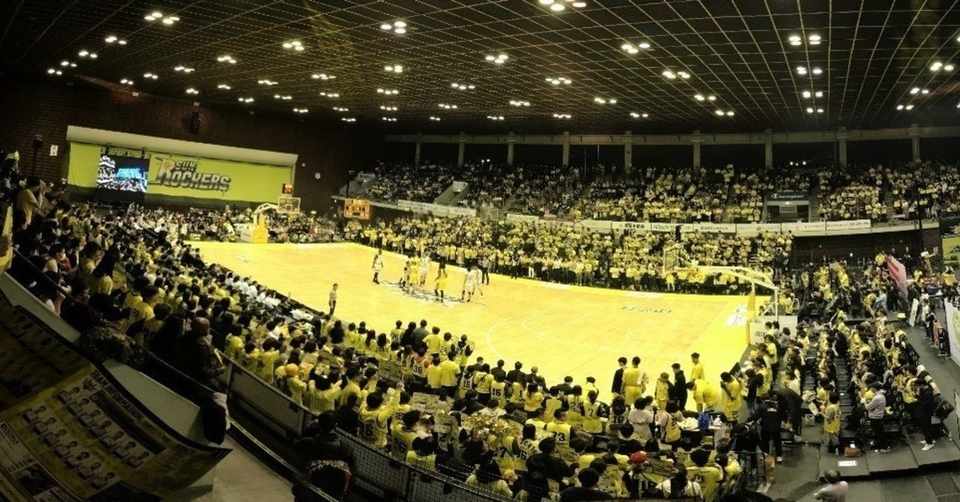 ファジアーノ岡山 Jリーグ のフロントスタッフが川崎ブレイブサンダース Bリーグ の試合を観て感じた サッカーとバスケの試合観戦の違い 内富 基陸 Jリーグクラブで働いています Note