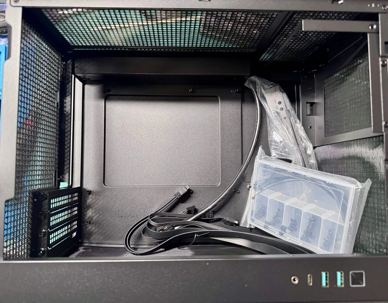 自作PC】古いRYZENと今どきのパーツでカッコいいPCを作りたい｜絢なぎ