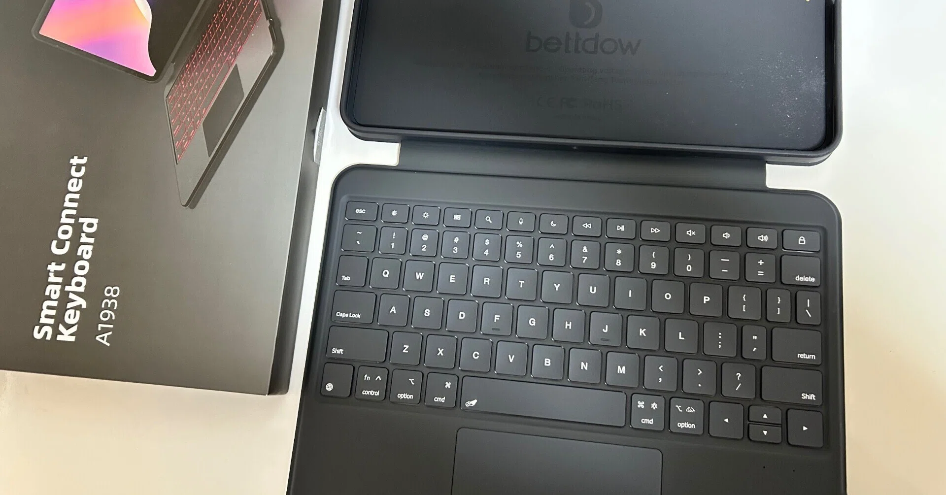 Bluetoothも電池も不要なiPad用キーボードBettdow A1938 を買ったった