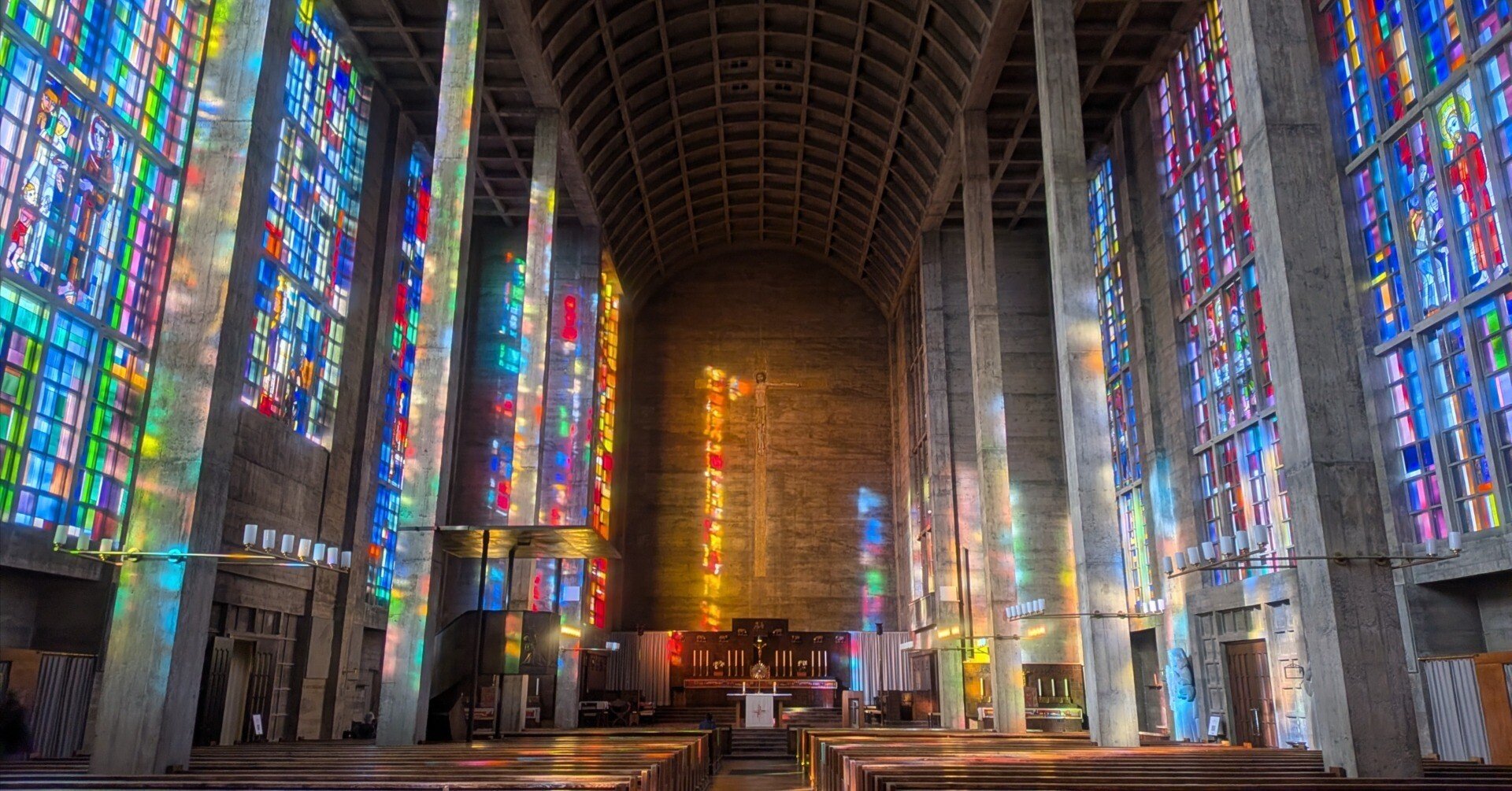 スイス🇨🇭 & フランス🇫🇷：晴れた日には散歩とステンドグラスを