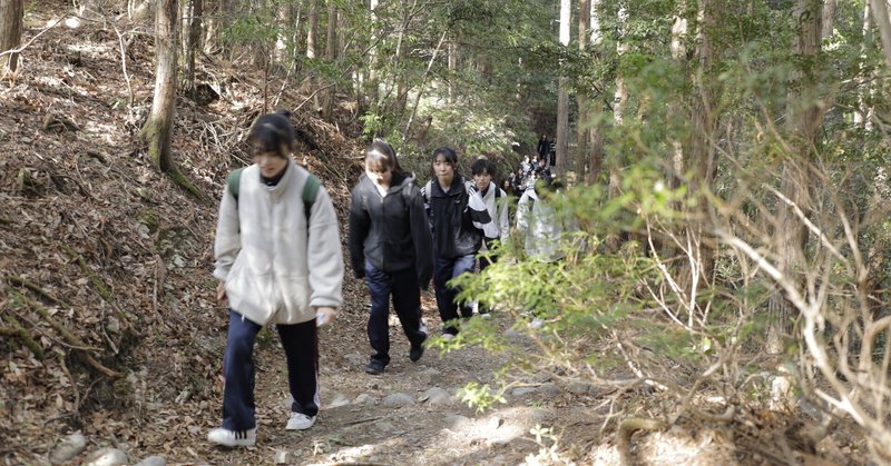 【新宮高校】ロングハイキングを実施しました。１年生が世界遺産である熊野古道「小雲取越」を歩きました。