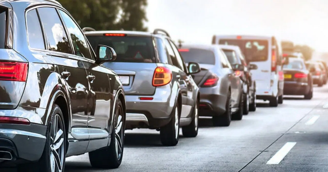 最新｜交通量の多い道路の近くで育つことは、うつ病や不安症のリスク増加に関連している