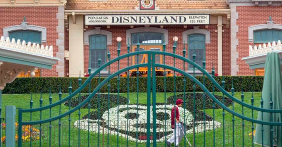 Disney S Profit Plunged 91 Last Quarter As Its Parks Closed Their Doors ディズニーの収益は前四半期に91 減少 Chimaki Stayalert Note