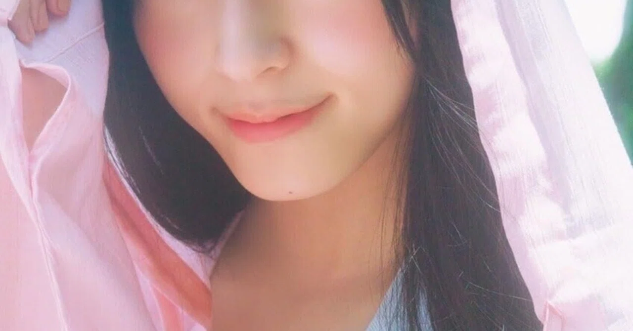 佐藤綺星 1st写真集「天使の反射角度」｜ニシヘヒガシヘ -IDOL Remix-