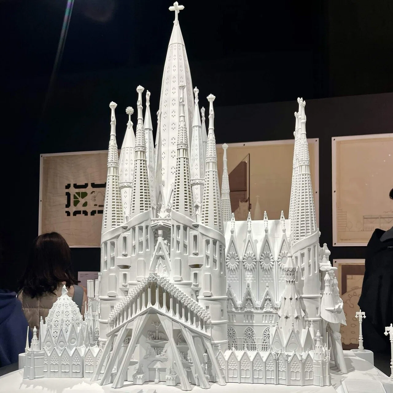 ガウディの色と形を堪能する「NAKED meets GAUDI」｜ふうこ
