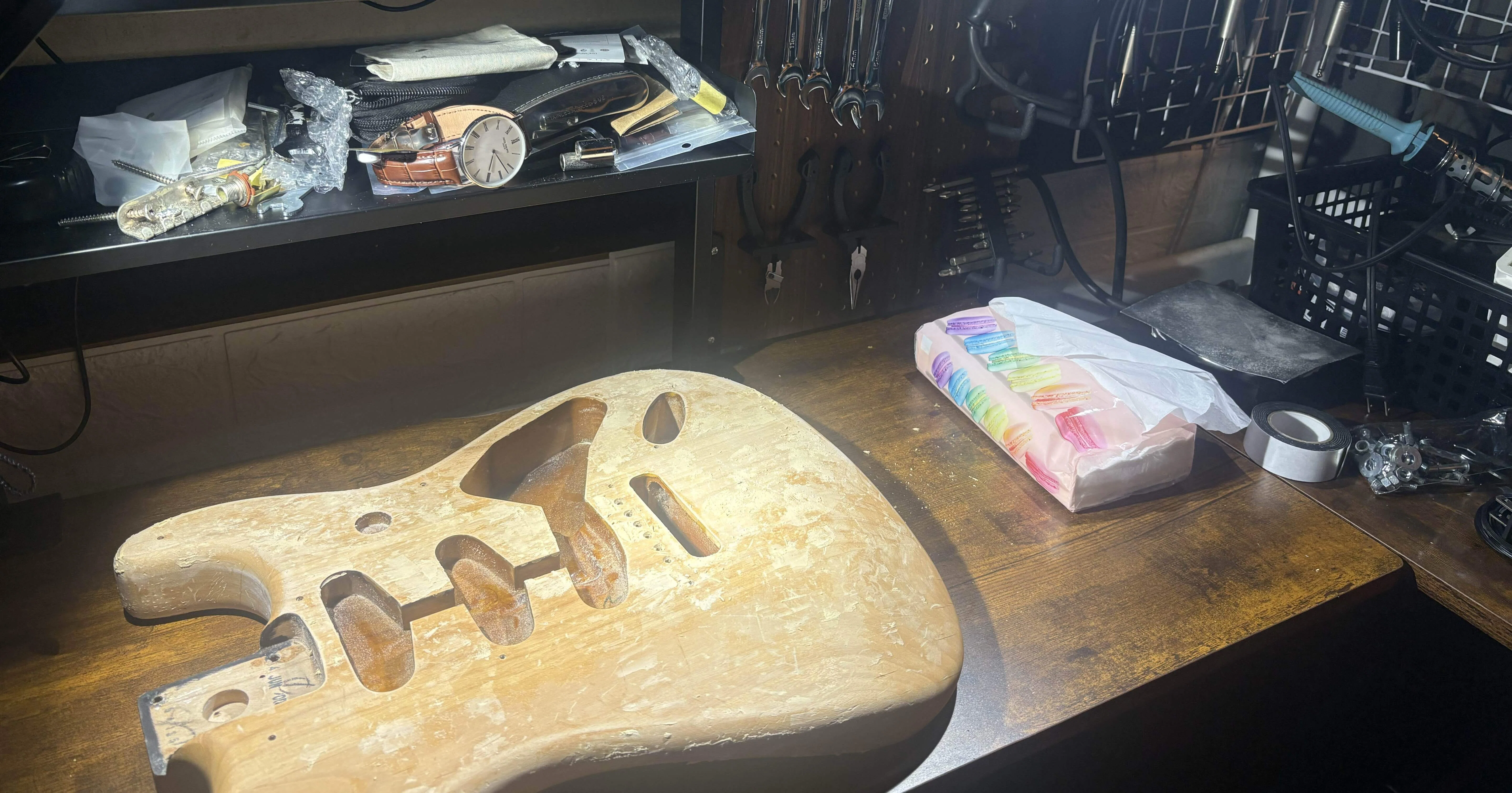Customize a 1000 yen junk guitar and create heavy metal! - YouTube 