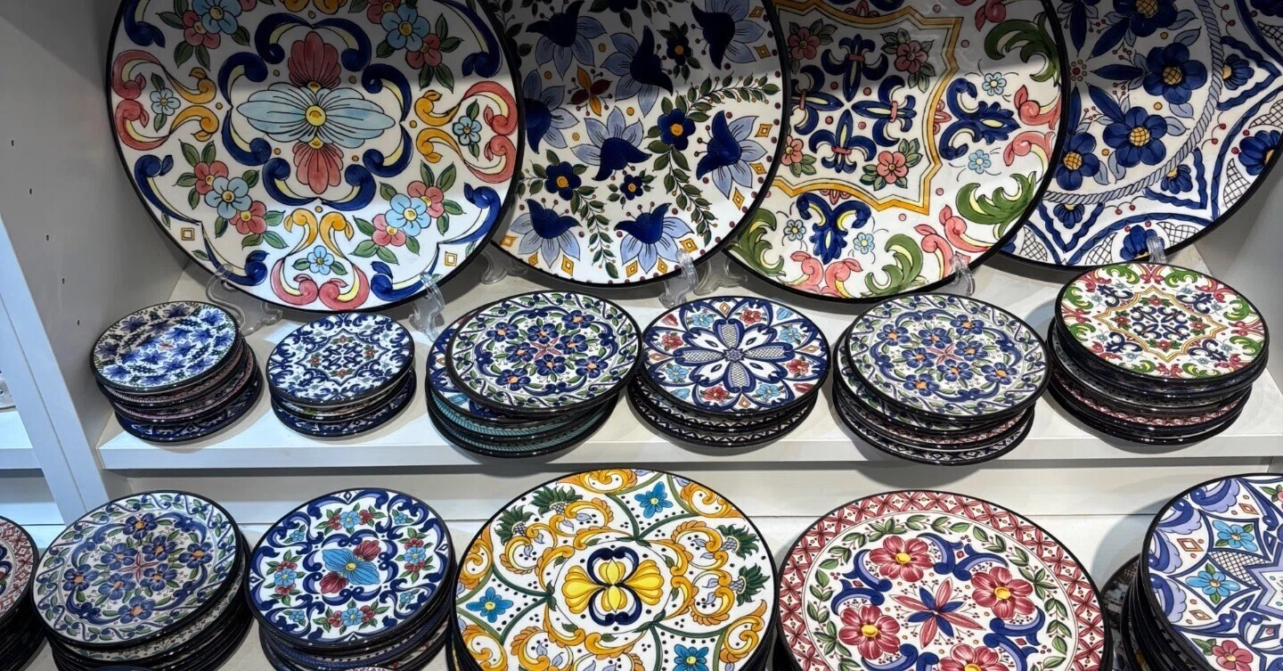 スペインバルセロナ出身の陶芸作家のハンドメイドトレイ　2種類 スペイン陶器屋さん巡り｜Akane 気ままバルセロナ生活🇪🇸