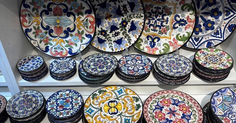スペインバルセロナ出身の陶芸作家のハンドメイドトレイ　2種類 工芸品