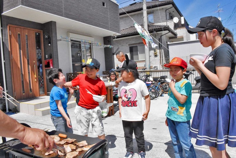 いつもと違った こどもの日 庭でバーベキュー満喫 公園にも親子の姿 石巻days 未来都市の生き方 Note いつもと違った こどもの日 庭でバーベキュー満喫 公園にも親子の姿 石巻days 未来都市の生き方 Note