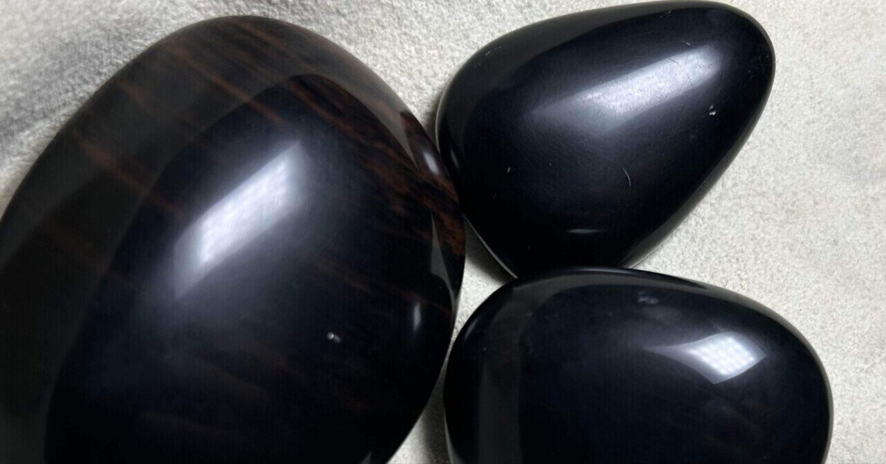 黒曜石を磨く@傷を目で見る、指で見る｜Monkichi