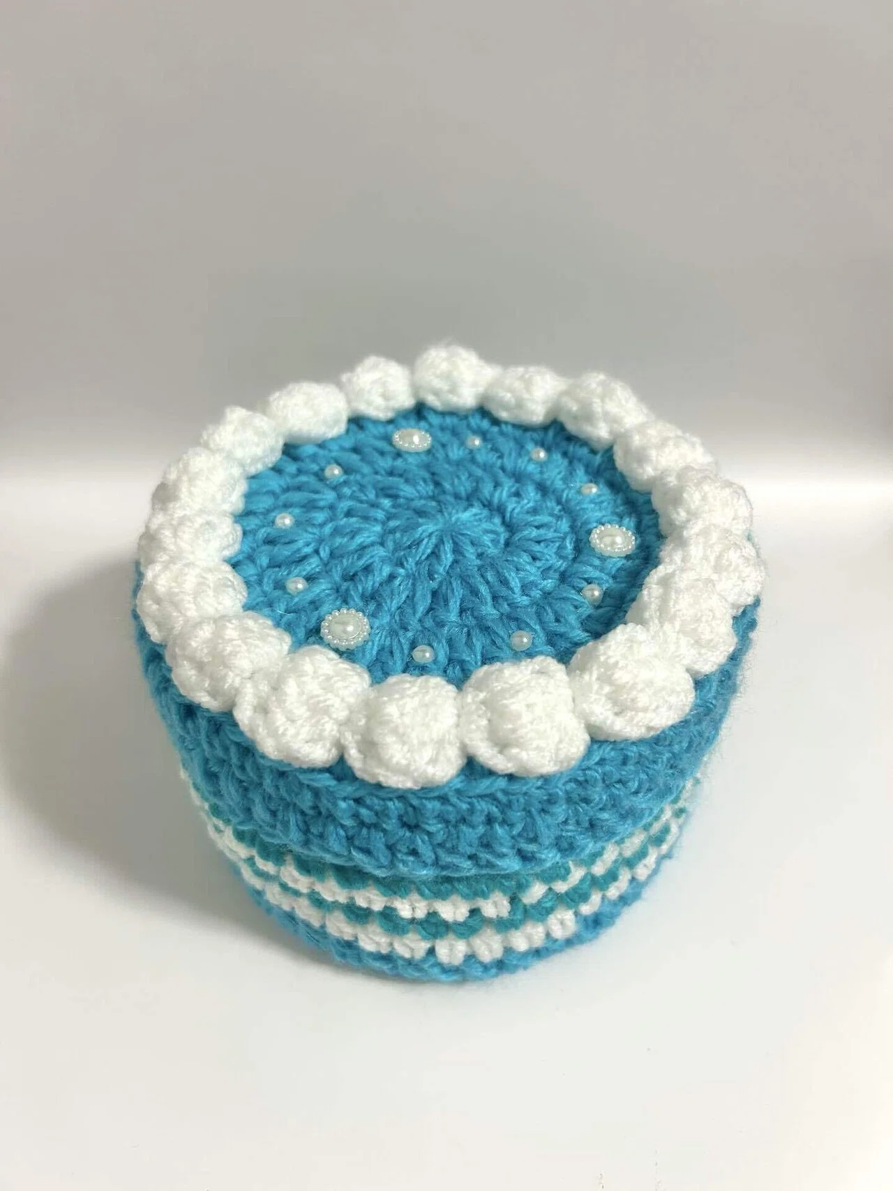 円形編み物 青とクリーム色 この色のケーキを作ってみた｜75crochet
