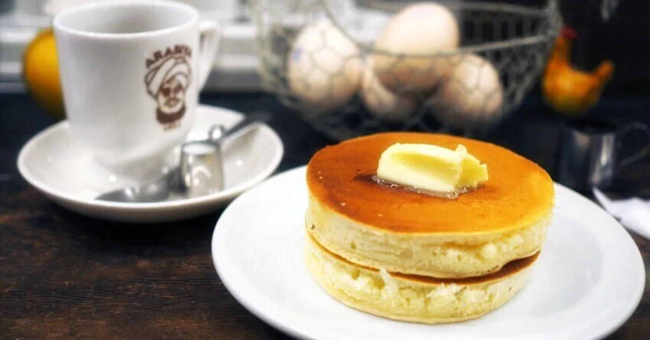 難波・アラビヤコーヒー】喫煙可。ホットケーキが人気の老舗喫茶店