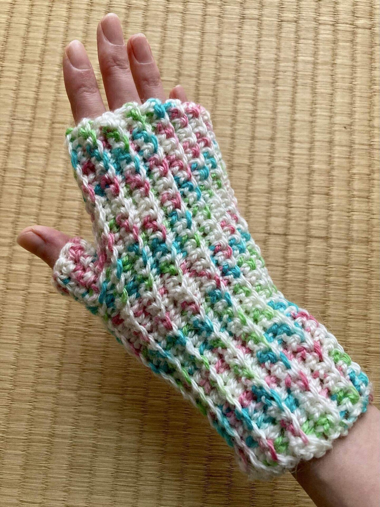 編み物初心者、オリジナルのハンドウォーマーを作る｜あまみ まみ