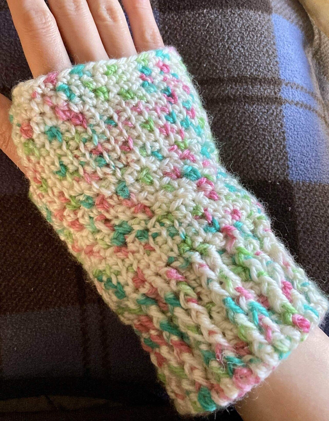 編み物初心者、オリジナルのハンドウォーマーを作る｜あまみ まみ