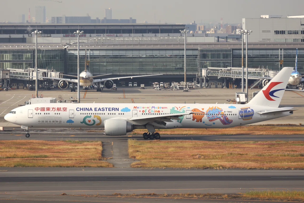 中国東方航空の目立つ特別塗装の飛行機｜たっきー
