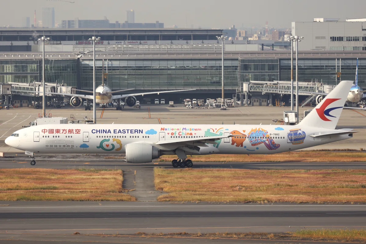 中国東方航空の目立つ特別塗装の飛行機｜たっきー