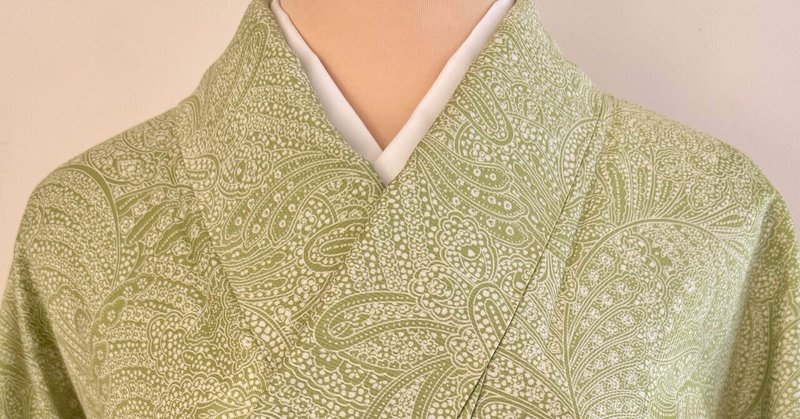 薄緑色ペーズリー柄着物