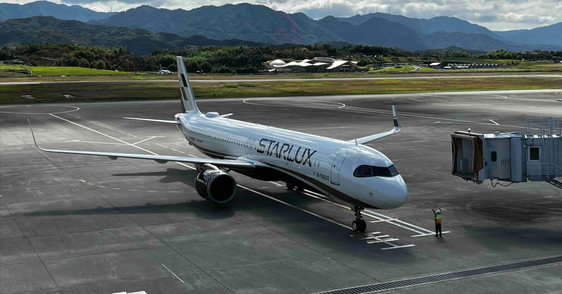 スターラックス航空(高松→台中)ビジネスクラス搭乗記｜くうかい🐈