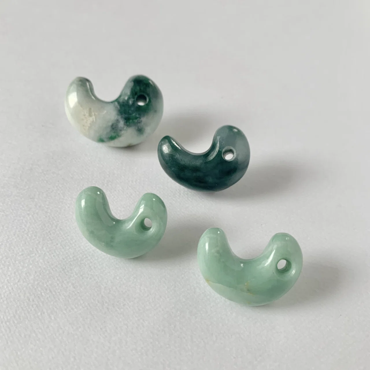 糸魚川コン沢翡翠♦勾玉No.② 勾玉／青色（入コン沢）ヒスイ | 糸魚川翡翠工房こたき