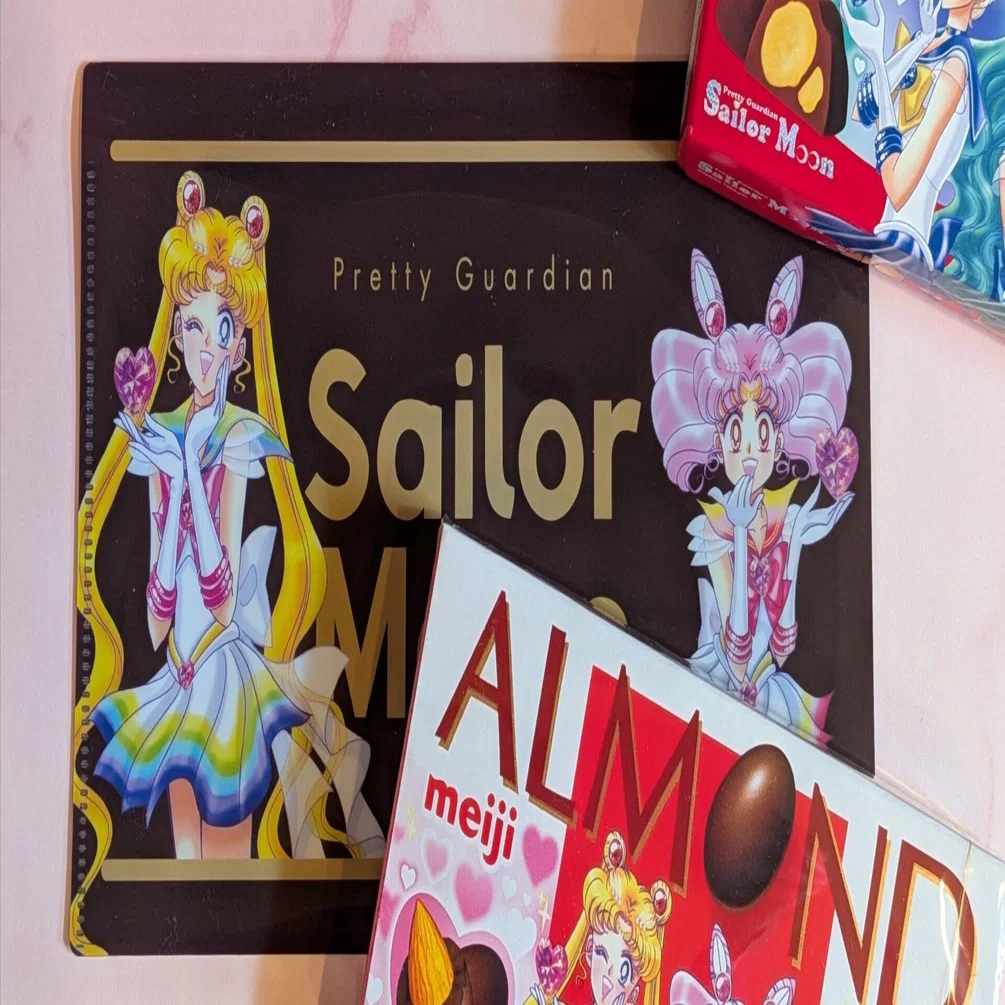 セーラームーン×明治チョコレート。懐かし可愛いマルチケースに出会い