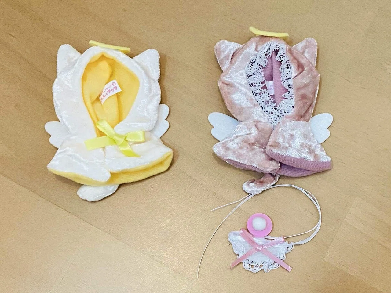 ガチャガチャと100均でぬい服を入手した【天使のケープと縞ジャケット
